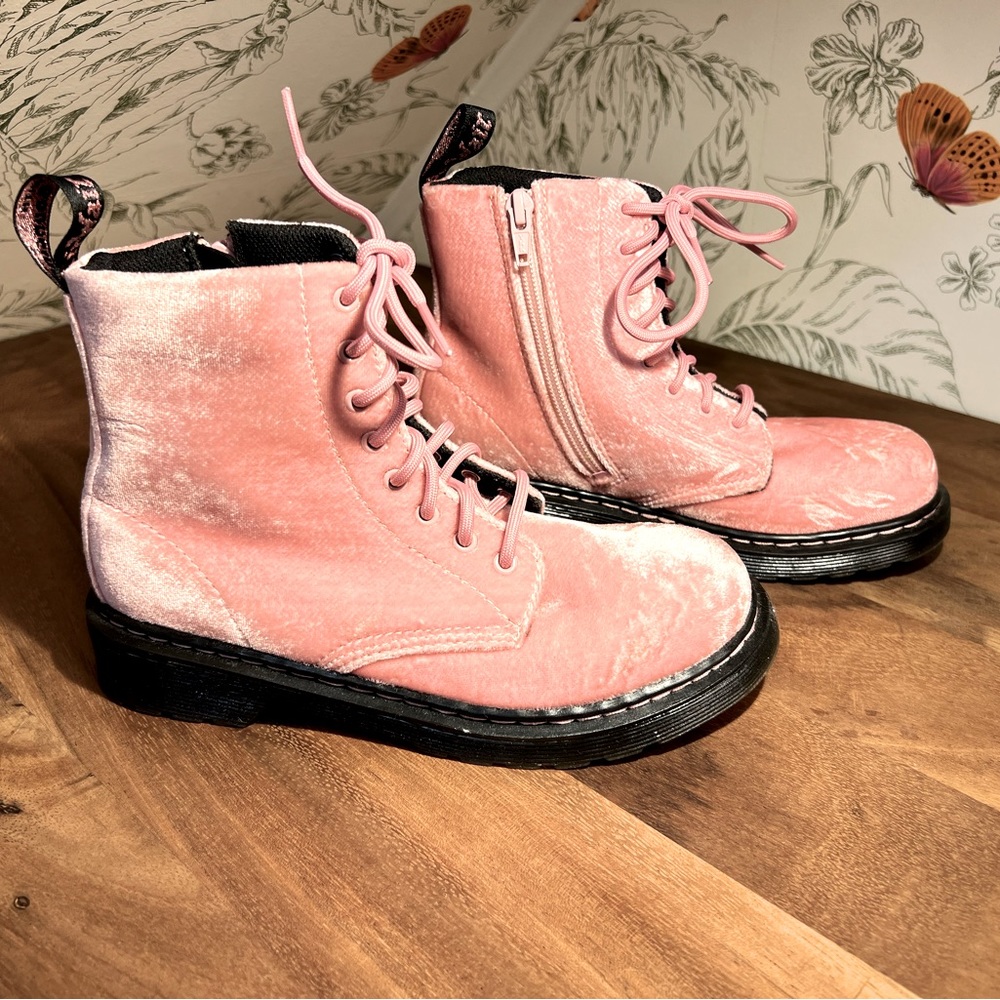 Doc Martens - 1460 Pascal - kids US size 3. Pink velvet. Never worn. (NWOB)